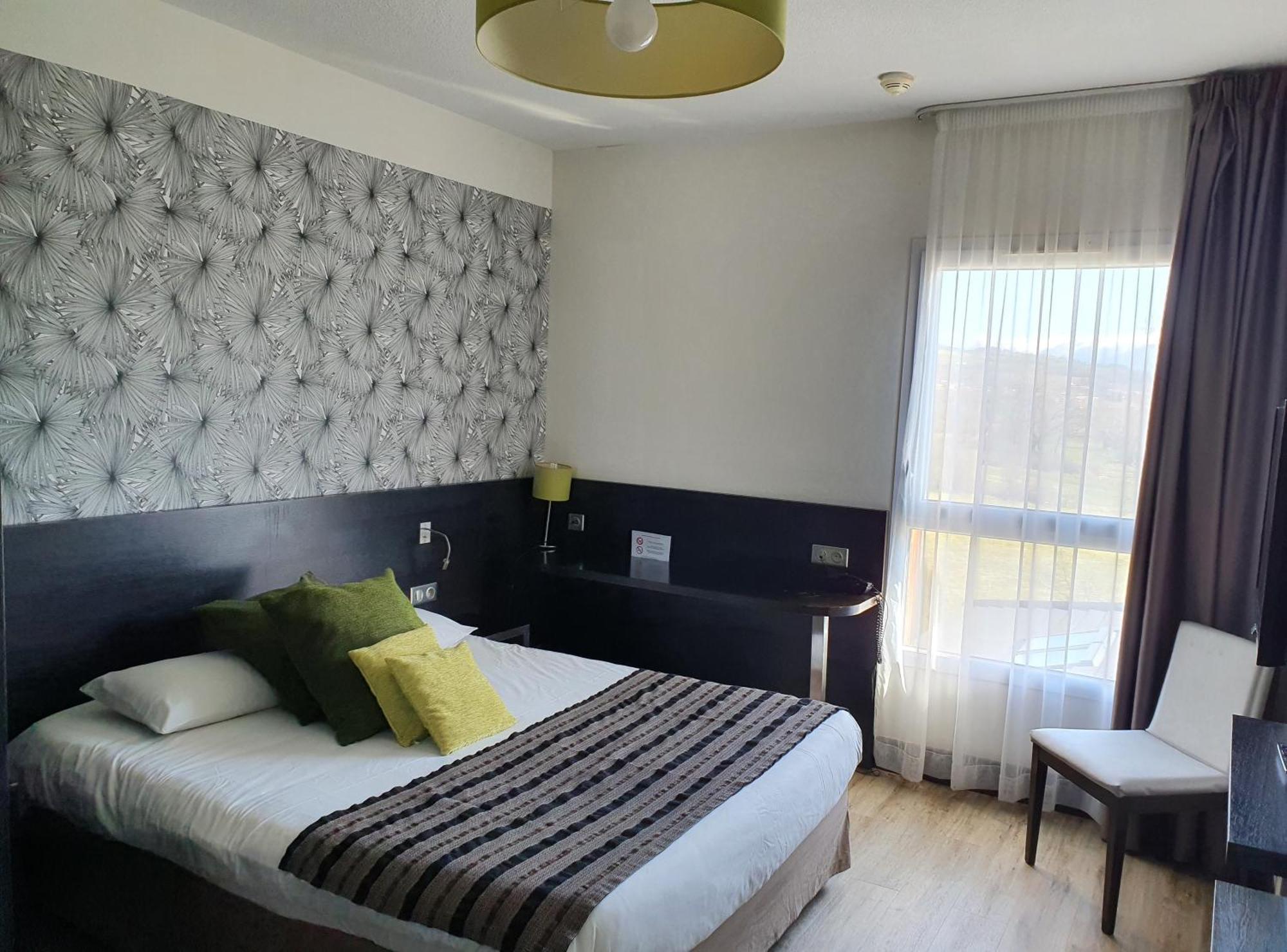 Ax & Restaurant Hotel Chorges